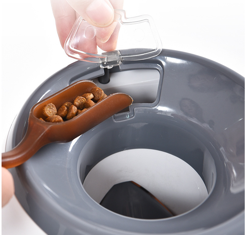 Interactive Tennis Ball Feeder for Dogs